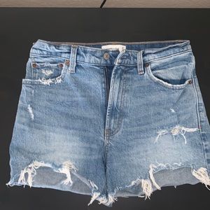 Abercrombie & Fitch high rise 4” short